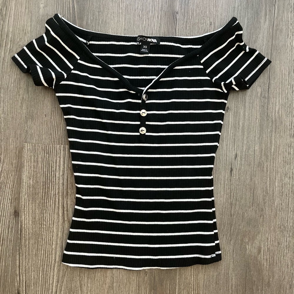 Fashion nova top never worn😊💁🏾‍♀️
